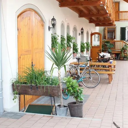 Claudi's Radl Stadl Apartment *